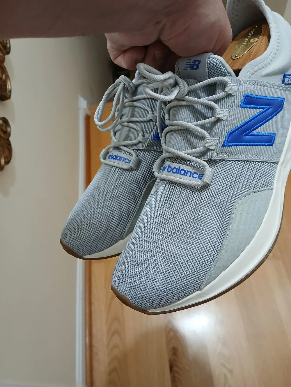 New Balance Fresh Foam ROAV Comfort/Athletic Lifestyle Shoes  6.5 Men/8 Women